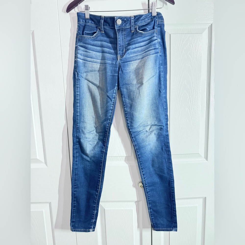 American Eagle Outfitters Medium Wash Super Stretch Hi-Rise Jeggings - Size: 2